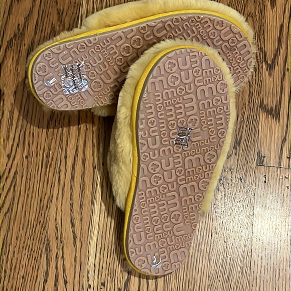 Mou Slippers - Picture 3 of 6